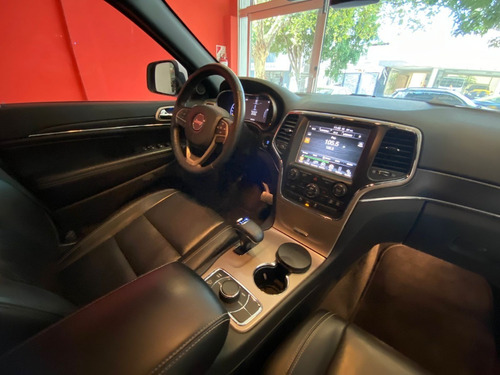 Imagen 16 de 25 de Jeep Grand Cherokee Limited Llantas 20 2015 44.000km