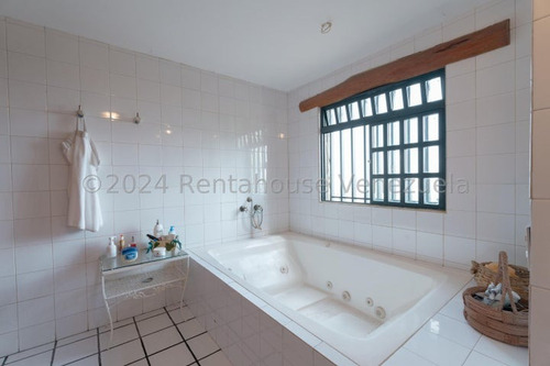 Casa En Venta 730 Mtrs2 ,con Vista. Calle Cerrada! La Lagunita Country Club Mls #24-25099 Francis Zeppieri