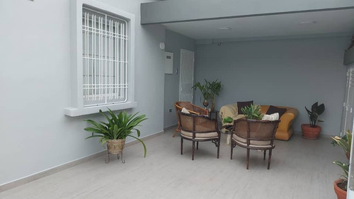 Imagen 20 de 28 de Casa De Esquina En Venta En Urbanización El Bosque Con Vigil