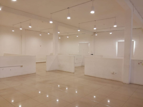 Local Comercial En Avenida Itzaes, Merida.