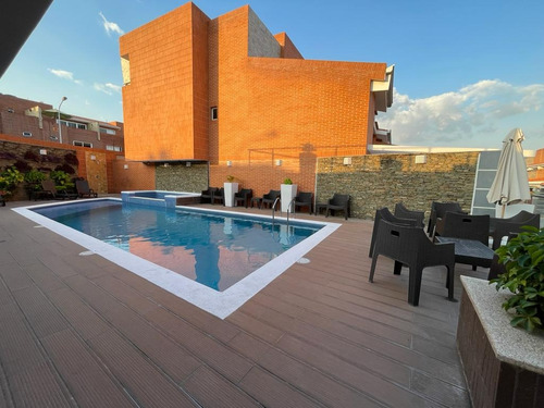 Venta De Imponente Y Lujoso Town House En Viilas De Camoruco