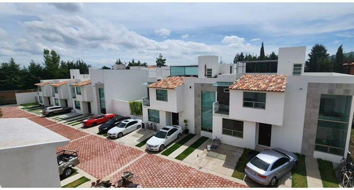 Renta De Casa Nueva En Toluca - Cacalomacan Ven A Conocer Tú Casa Con Un Hermoso Jardín , En El Primer Cuadro De La Zona Residencial Campestre De Cacalomacan El Mas Exclusivo A 20 Min Centro De Toluca