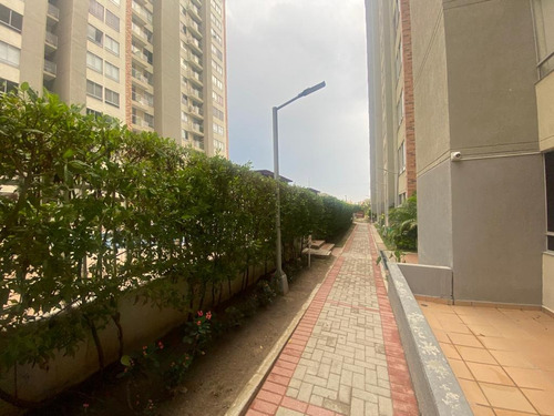 Imagen 12 de 22 de Hermoso Apartamento Con Parqueadero, Barrio Alameda