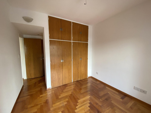 Venta Departamento De 3 Ambientes Con Dependencia Y Cochera En Recoleta, Barrio Norte