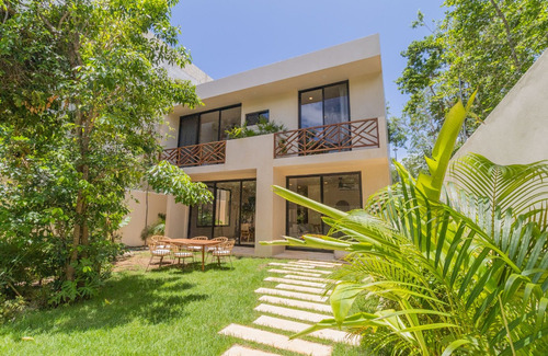 Villa De 4 Recamaras, Alberca Privada, Acabados De Lujo, Cuarto En Planta Baja, Pre-construccion En Venta Aldea Zama, Tulum.