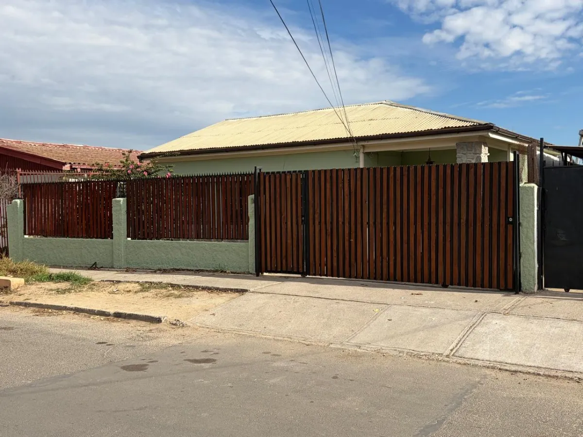 Imagen 1 de 5 de Vende Casa En Calle Esmeralda Villa Alemana