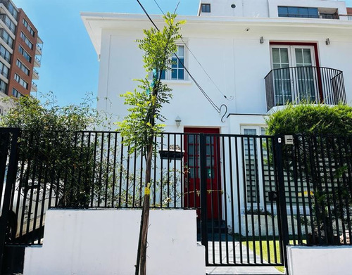 Casa Remodelada En Venta De 4 Dorm. En Providencia