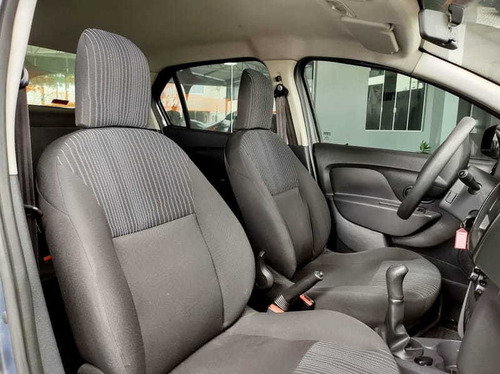 Imagem 4 de 8 de Renault Logan Authentique 1.0 16v 2017