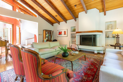 Casa En Venta De 4 Dorm. En Las Condes
