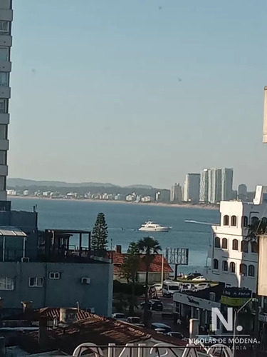 Apartamento En Venta  En Edificio Punta Del Este , Península , Gorlero 