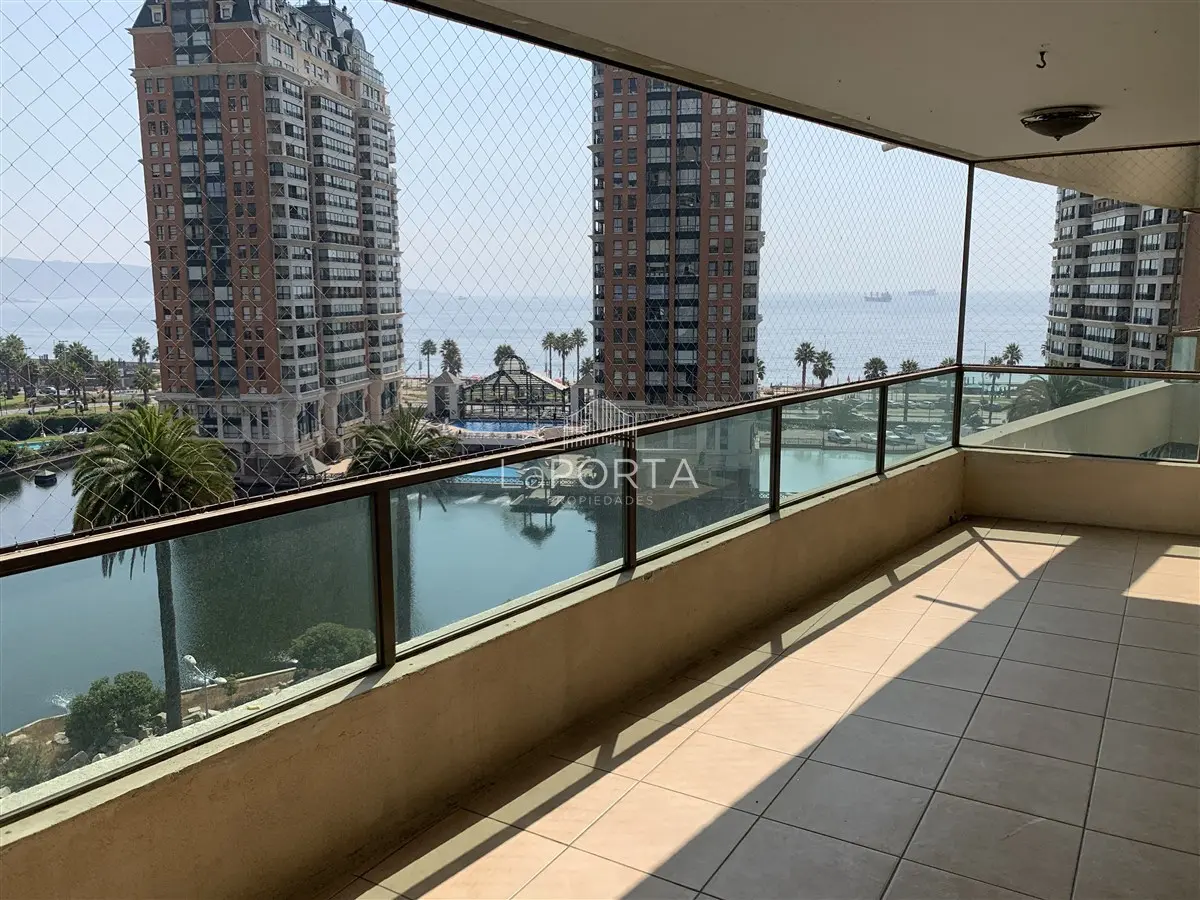Imagen 2 de 18 de Departamento Av. Libertad 3 Dorm + 2 Baños, Excelente Vista