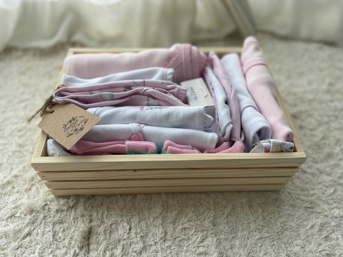 Imagen 4 de 5 de Ajuar Bebé Nacimiento Algodón Caja Madera Set 14 Prendas