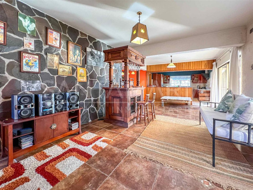 Casa En Venta De 5 Dormitorios En Pingueral