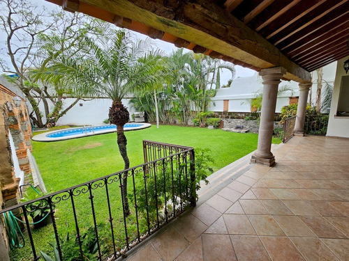 Casa En Venta En Fraccionamiento Privado, En Lomas De Atzingo, Cuernavaca.