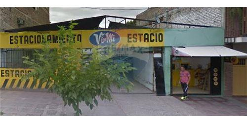 Playa De Estacionamiento Con Local Comercial