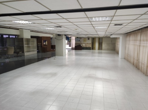 Imagen 2 de 12 de Alquilo Local Flex 435mts2 Santa Eduvigis 9570