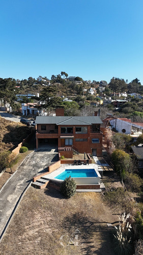 Venta Casa De Categoria Y Dpto Con Piscina En Villa Del Lago
