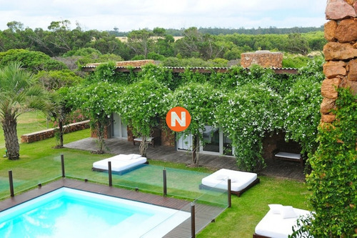 House Forsale In José Ignacio, Mansion Frente Al Mar En Venta , 6 Dormitorios.- Ref: 207141