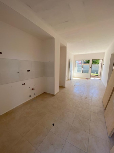 Imagen 1 de 8 de Departamento En Venta De 2 Dormitorios C/ Cochera En San Miguel
