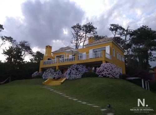 Hermosa Casa En Barrio Privado  De La Barra