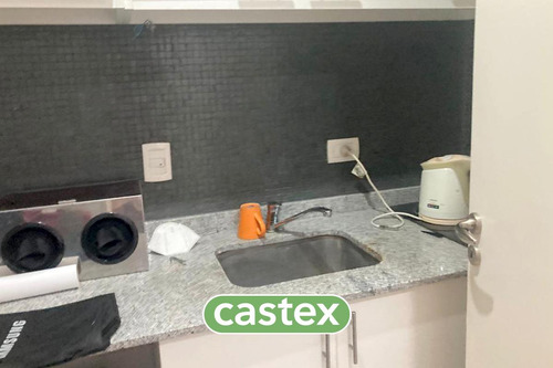Excelente Oficina En Venta En Vohe, Pilar