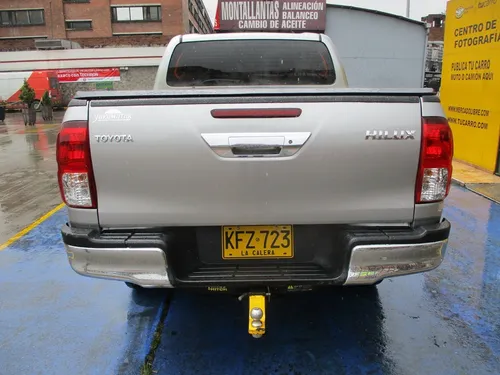 Toyota Hilux 4x4 2400cc Mt Aa