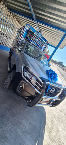 Camioneta Np 300 Equipada Con Carroceria De Super Lujo