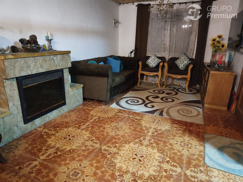 Casa En Venta De 5 Dorm. En Cerro Navia