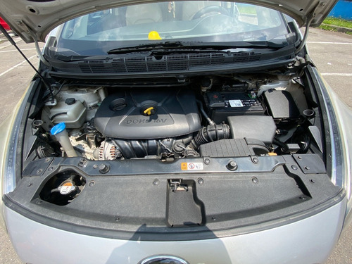 Imagen 14 de 25 de Kia Carens Suv Ex 2016