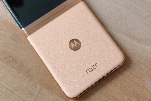 Motorola Razr 40 Ultra Peach Fuzz - Na Garantia (Usado)