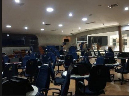 Venta De Lujoso Local Comercial En Porlamar Isla De Margarita. (f.r)
