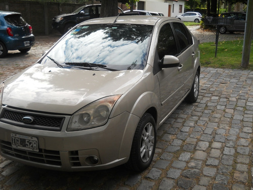Ford Fiesta Max Full