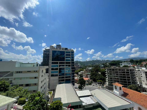 Se Vende Apartamento 254.25 M2 En La Urbanización Las Mercedes De