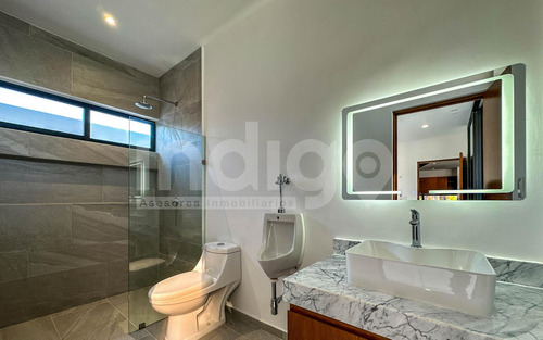Casa En Venta En Mérida En Privada Soluna, Temozón Norte