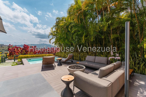 Espectacular Casa En Venta Ubicada En Alto Hatillo 25-18002