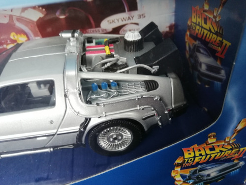 Delorean Time Machine Back To The Future Parte 2 1/24 Welly