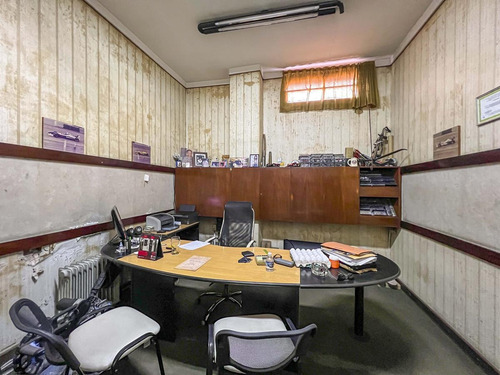Mega Local En El Cruce Alberdi Con 1340m²