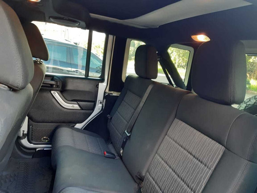 Jeep Wrangler Sahara 2011