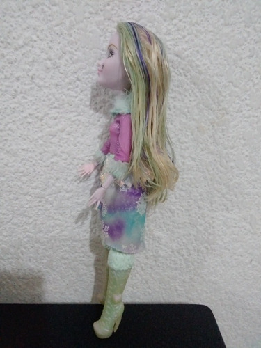 Muñeca Ever After High Cristal Winter Barbie (Usado)