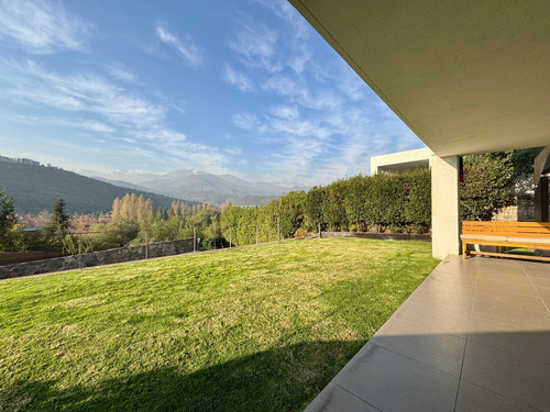 Con Vista, Condominio Y Cercana A Colegios En Los Trapenses