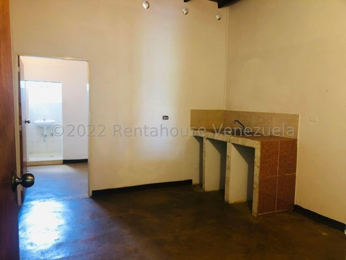Imagen 6 de 15 de Casa En Venta En Santa Rita Maracay Aragua 22-24246 Irrr