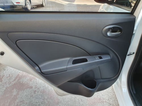 Imagen 7 de 20 de Toyota Etios X 1.5 0km 2023