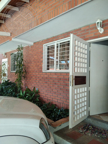 Gran Oportunidad. Hermoso Y Acogedor Townhouse  En Venta. Mérida, Venezuela