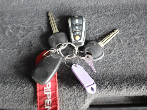 Kia Carens RONDO LX 2.0 MT 4X2 7PSJ