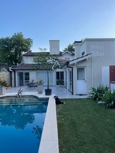 Casa En Venta - 6 Ambientes - Centro - Luján