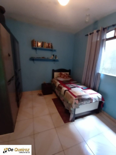 Imagem 10 de 14 de Amanda. Casa Grande Com Um Belo Sobrado No Cocaia