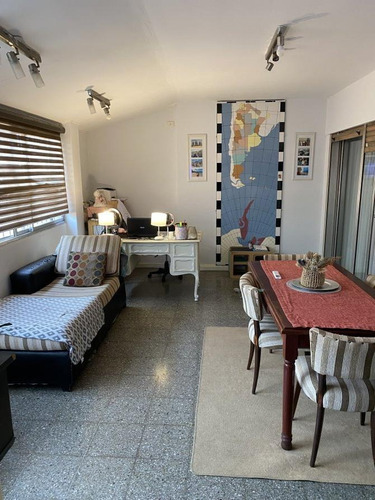 Departamento Tipo Casa En Venta En Avellaneda - Al Frente Amplio Y Luminoso Con Terraza