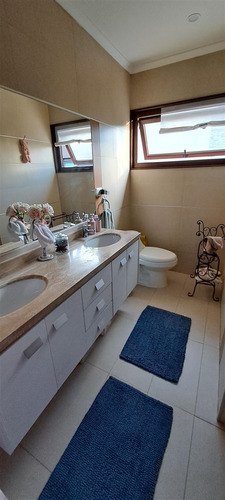 Casa En Arriendo De 4 Dorm. En Lomas De Montemar Concón
