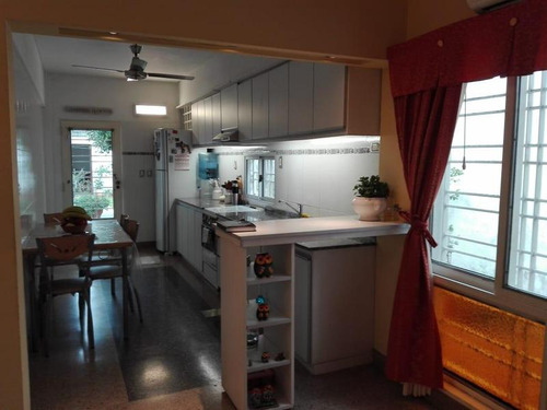Casa 4 Ambientes Con Garage, Parque Y Quincho