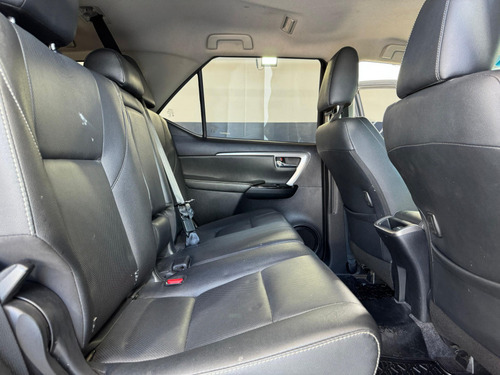 Toyota Hilux SW4 2.8 D-4D TURBO DIESEL SRX 4X4 AUTOMÁTICO